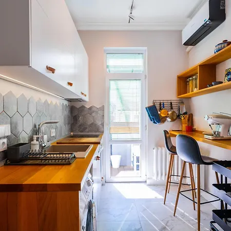 아파트 Cozy Heaven At Vitosha Blvd - - 2bdr 소피아