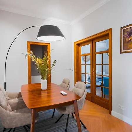 아파트 Cozy Heaven At Vitosha Blvd - - 2bdr 소피아