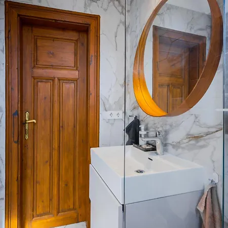 Apartamento Cozy Heaven At Vitosha Blvd - - 2bdr Sófia