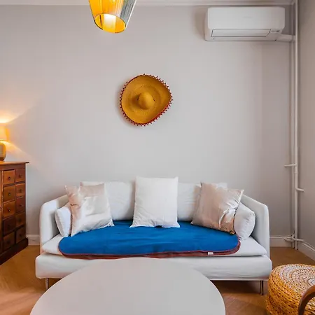 Cozy Heaven At Vitosha Blvd - - 2bdr Szófia